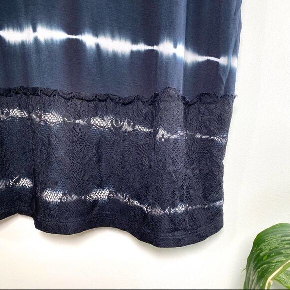 Kensie tie-dye top lace detail size small - Picture 4 of 8